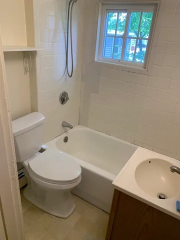 $2,950 | 252 Water Street, Newburyport, MA 01950