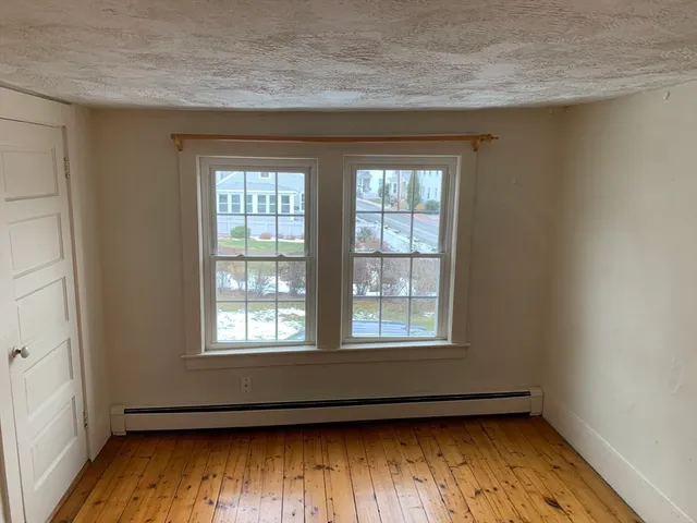 $2,950 | 252 Water Street, Newburyport, MA 01950