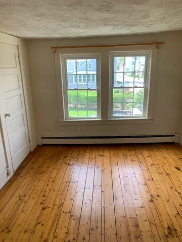 $2,950 | 252 Water Street, Newburyport, MA 01950