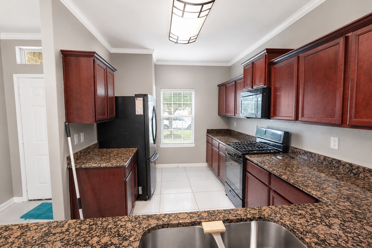 9427 Ruby Mist Drive Rosharon, TX 77583 - Photo 3 of 30 Kitchen