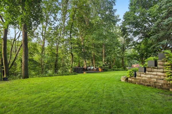 $699,900 | 19635 Hillside Street, Deephaven, MN 55331