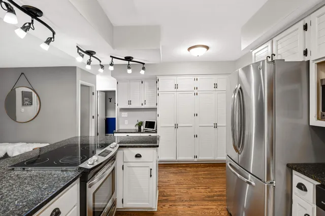 $720,000 | 19635 Hillside Street, Deephaven, MN 55331