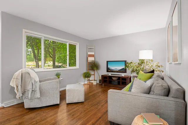 $720,000 | 19635 Hillside Street, Deephaven, MN 55331