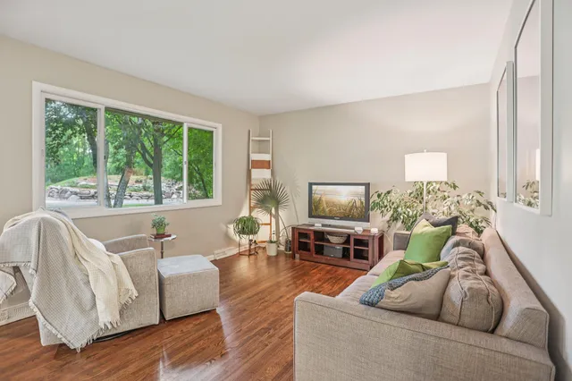 $720,000 | 19635 Hillside Street, Deephaven, MN 55331