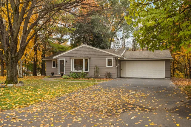 $720,000 | 19635 Hillside Street, Deephaven, MN 55331