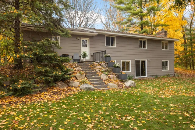 $720,000 | 19635 Hillside Street, Deephaven, MN 55331