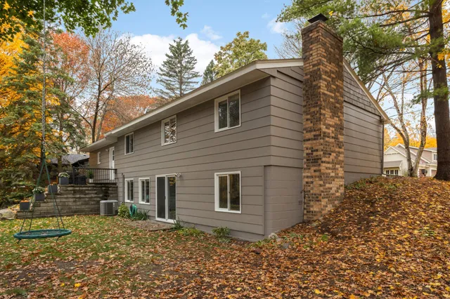 $720,000 | 19635 Hillside Street, Deephaven, MN 55331