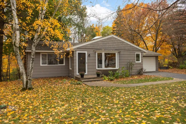 $720,000 | 19635 Hillside Street, Deephaven, MN 55331