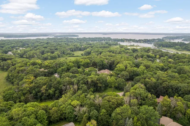 $720,000 | 19635 Hillside Street, Deephaven, MN 55331