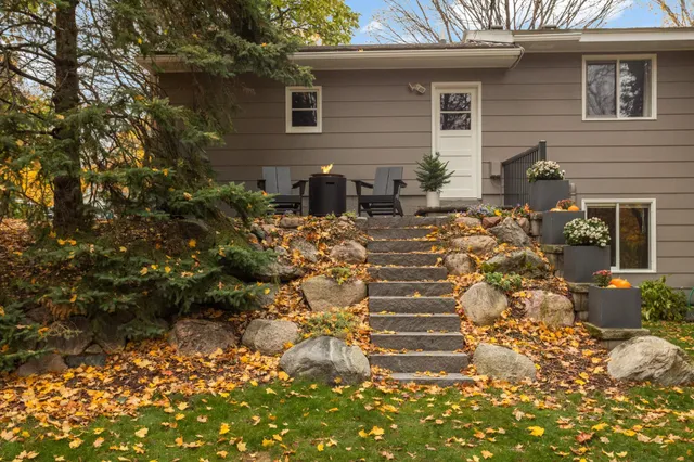 $720,000 | 19635 Hillside Street, Deephaven, MN 55331