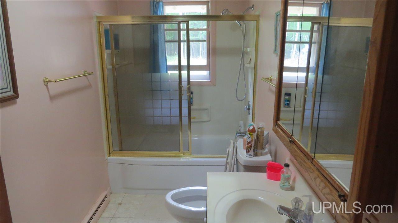 6015 18.25 Road Gladstone, MI 49837 - Photo 5 of 17 Gallery Image 5