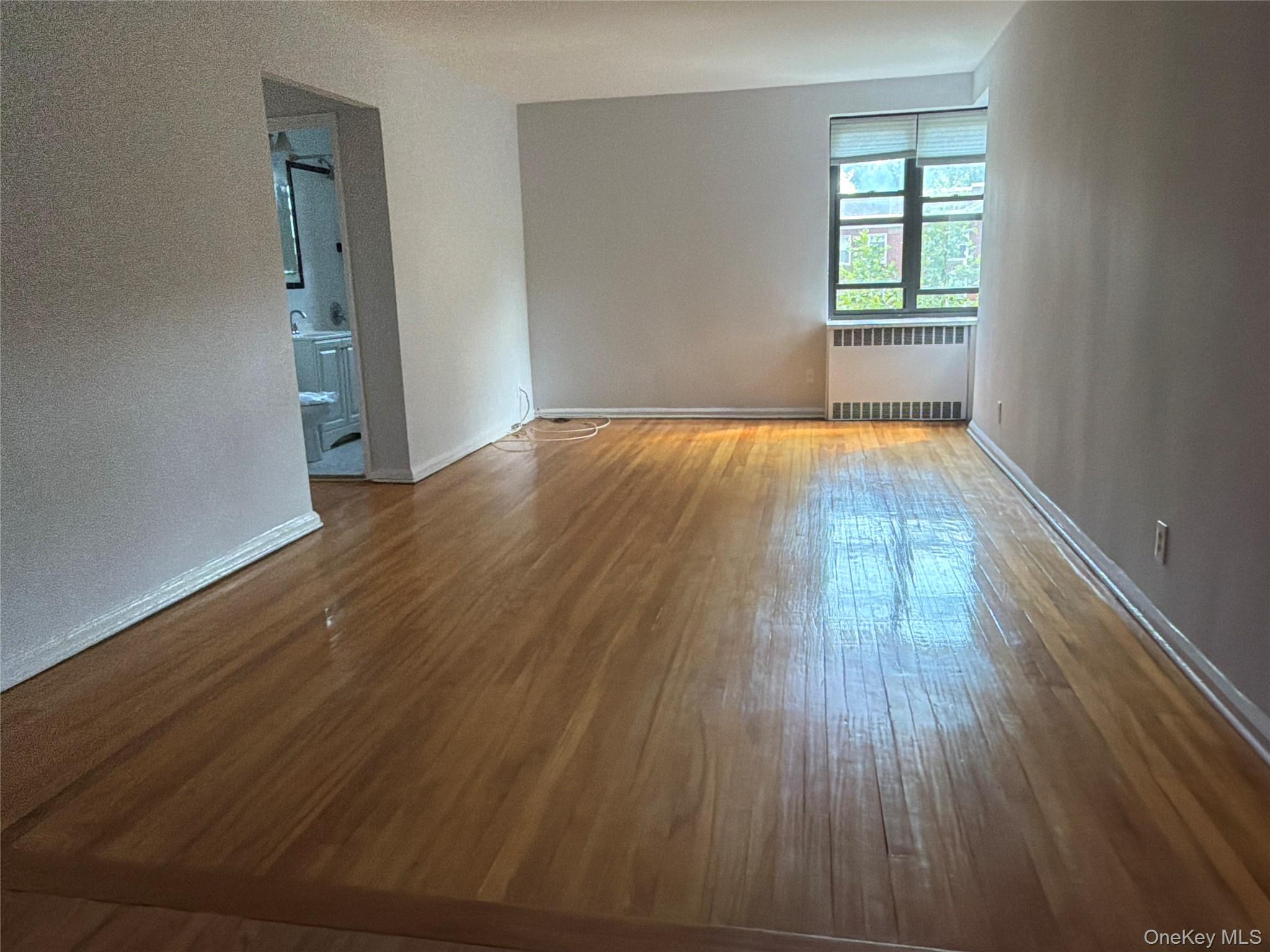 15 Clent Road, Unit 3C Great Neck, NY 11021 - Photo 4 of 10 Gallery Image 4