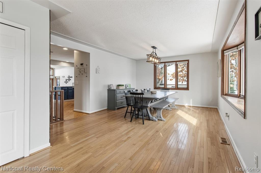 3857 Ellisia Road Commerce Township, MI 48382 - Photo 3 of 51 Gallery Image 3