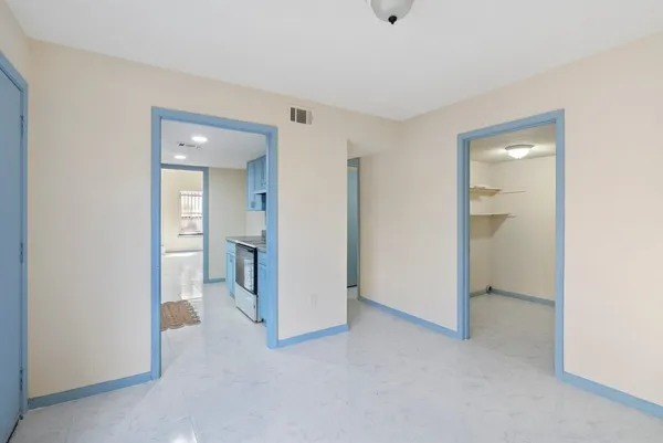$1,250 | 8583 Wilcrest Drive, Houston, TX 77099