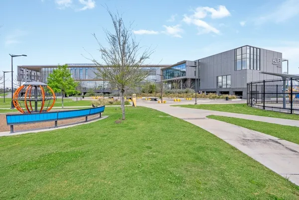 $1,250 | 8583 Wilcrest Drive, Houston, TX 77099