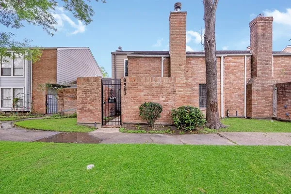 $1,250 | 8583 Wilcrest Drive, Houston, TX 77099