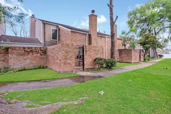 $1,250 | 8583 Wilcrest Drive, Houston, TX 77099