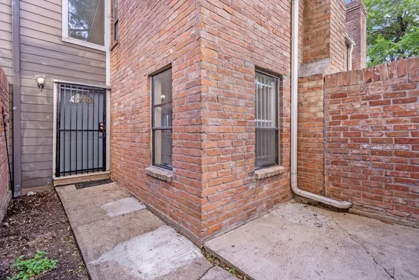 $1,250 | 8583 Wilcrest Drive, Houston, TX 77099