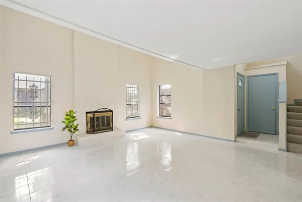 $1,250 | 8583 Wilcrest Drive, Houston, TX 77099