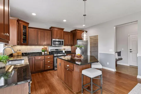 $650,000 | 2715 Fieldstone Drive, Victoria, MN 55386