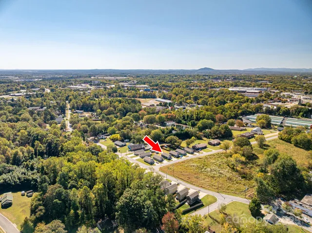 $215,000 | 1942 11th Avenue Northeast, Hickory, NC 28601