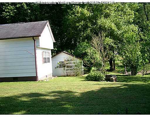 749 Bills Creek Road Winfield, WV 25213 - Photo 4 of 10 Exterior Front.