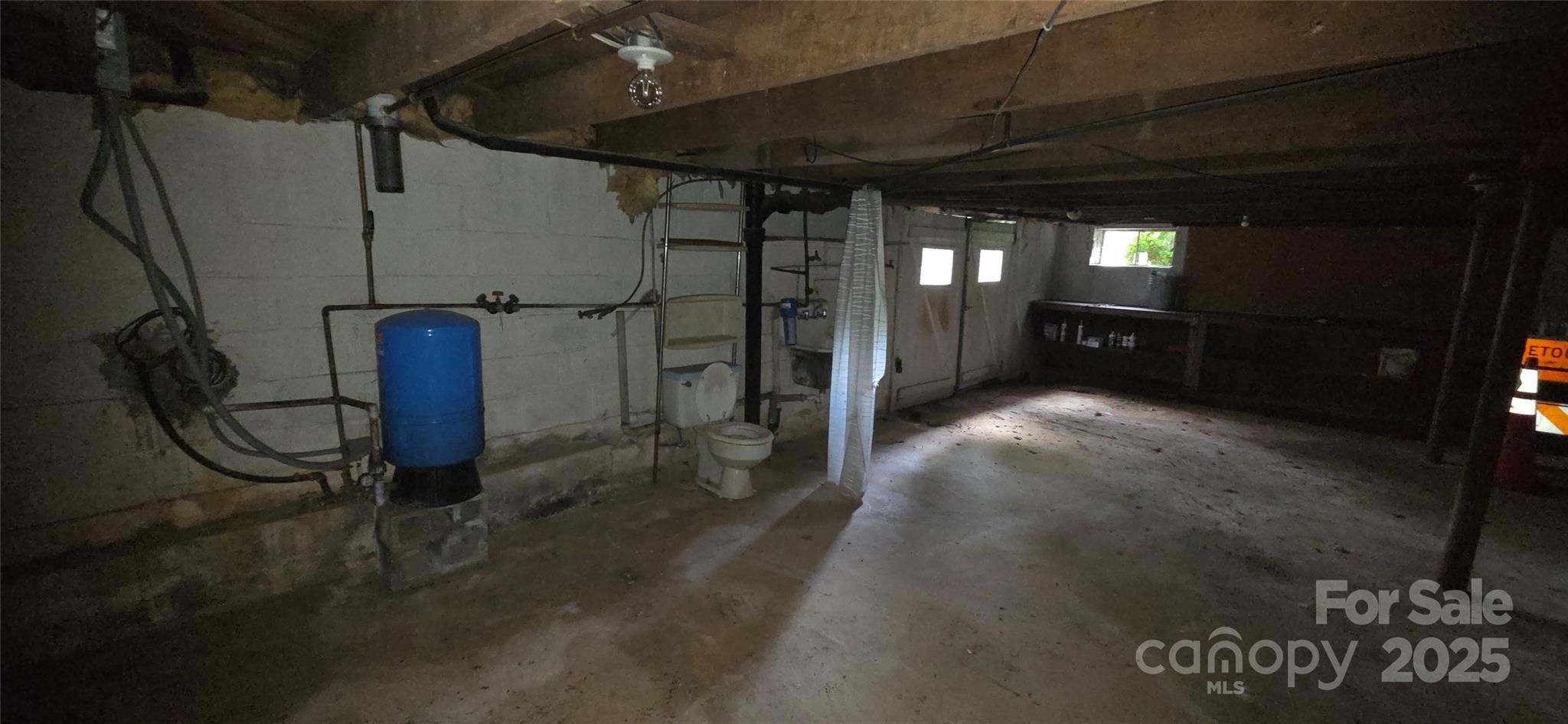 214 Old Dale Road Spruce Pine, NC 28777 - Photo 27 of 42 a view of an entryway