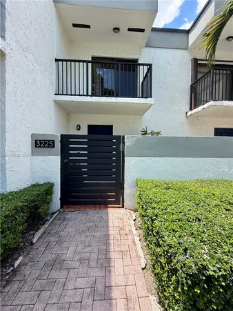 $4,200 | 3225 Bird Avenue, Unit IV3, Miami, FL 33133
