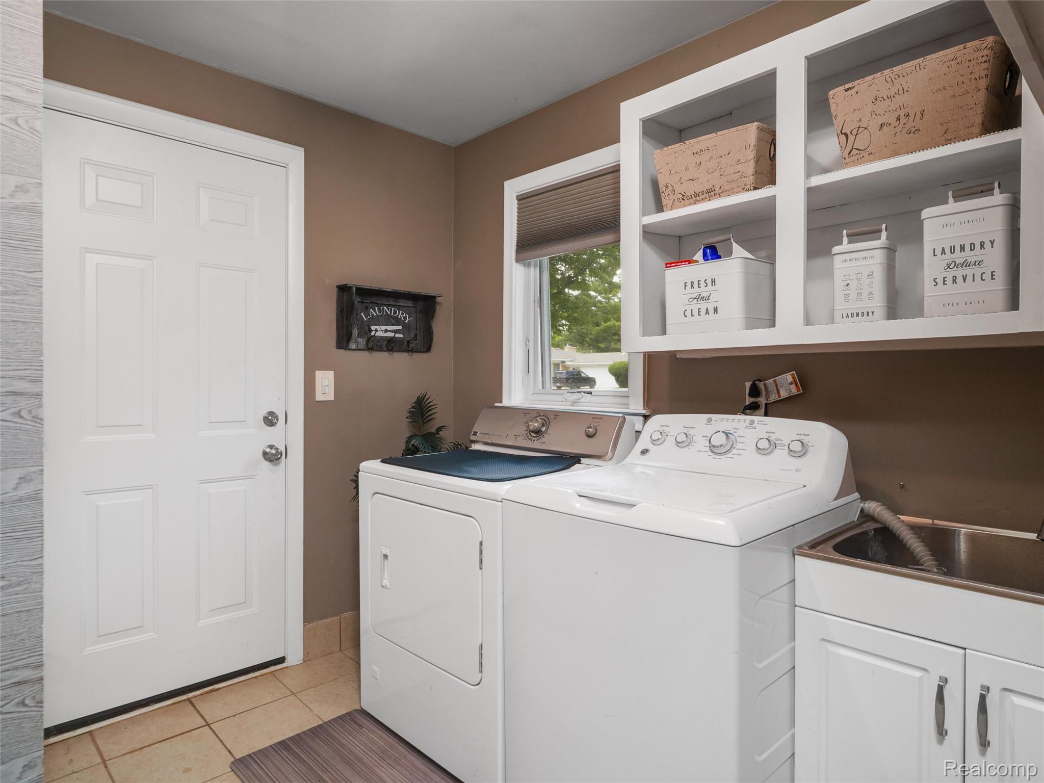 2143 Avoncrest Drive Rochester, MI 48309 - Photo 9 of 44 Laundry room
