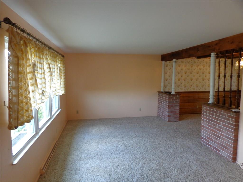 723 Winfield Road Cabot, PA 16023 - Photo 12 of 19 LIVINGROOM