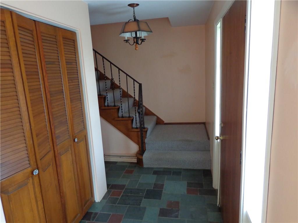 723 Winfield Road Cabot, PA 16023 - Photo 5 of 19 ENTRY STAIRWAY