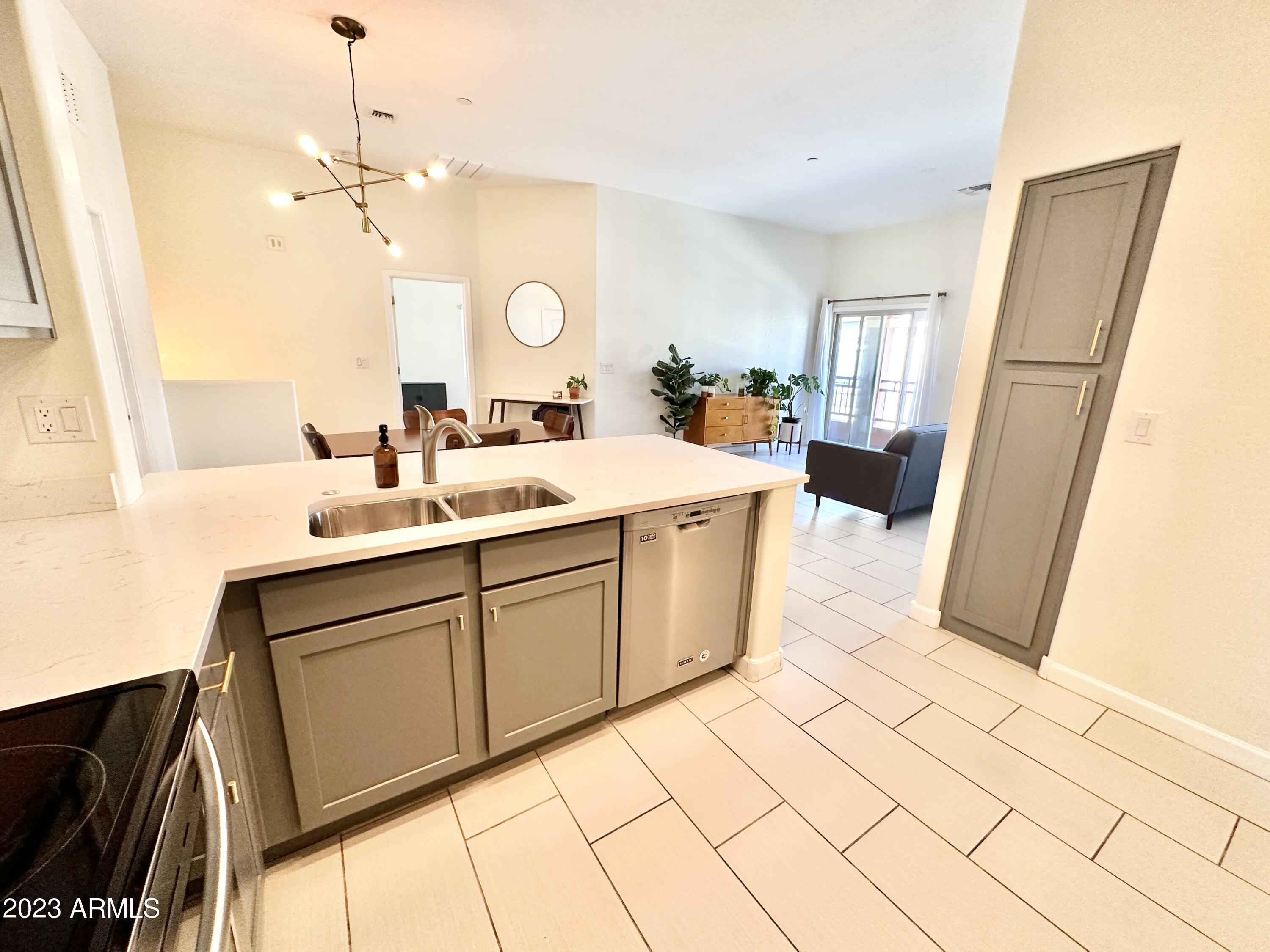 2150 West Alameda Road, Unit 2229 Phoenix, AZ 85085 - Photo 13 of 37 Modern and Bright Kitchen