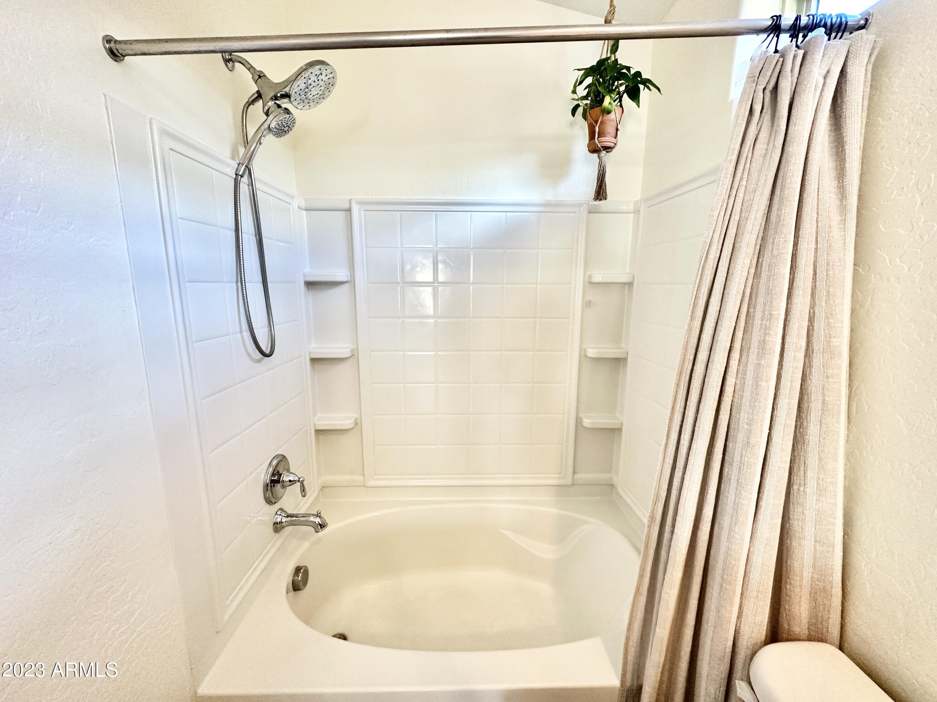 2150 West Alameda Road, Unit 2229 Phoenix, AZ 85085 - Photo 18 of 37 Primary Shower & Tub