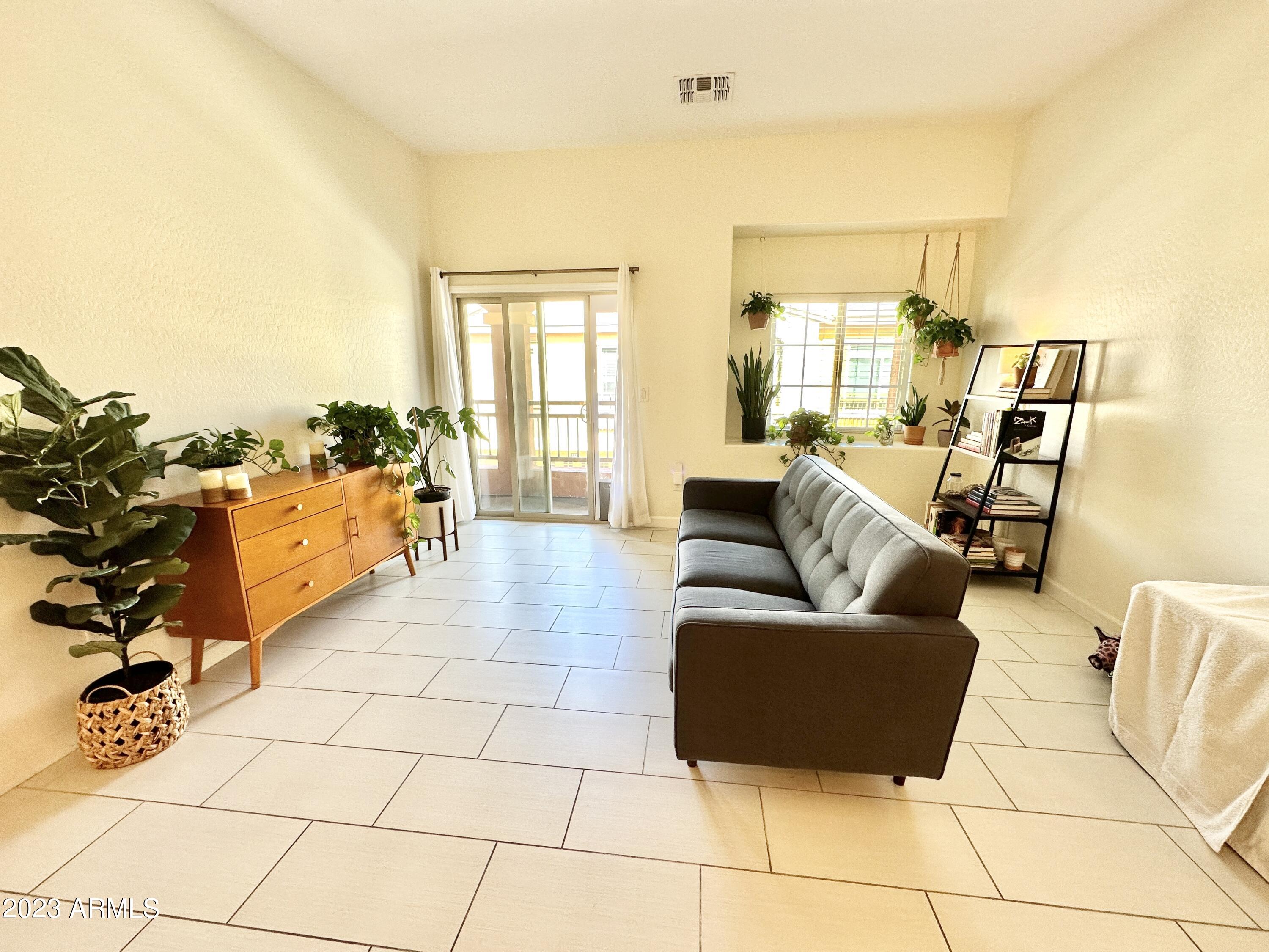 2150 West Alameda Road, Unit 2229 Phoenix, AZ 85085 - Photo 8 of 37 Living Room