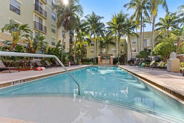 $2,400 | 1919 Van Buren Street, Unit 418A, Hollywood, FL 33020