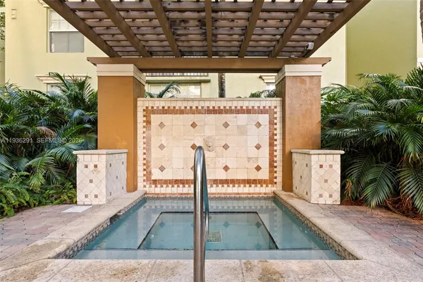 $2,400 | 1919 Van Buren Street, Unit 418A, Hollywood, FL 33020