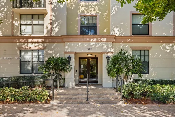 $2,400 | 1919 Van Buren Street, Unit 418A, Hollywood, FL 33020