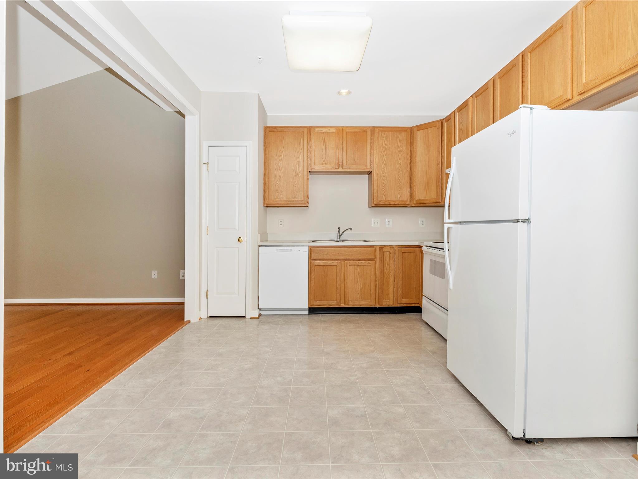 1828 Country Run Way Frederick, MD 21702 - Photo 13 of 58 Kitchen