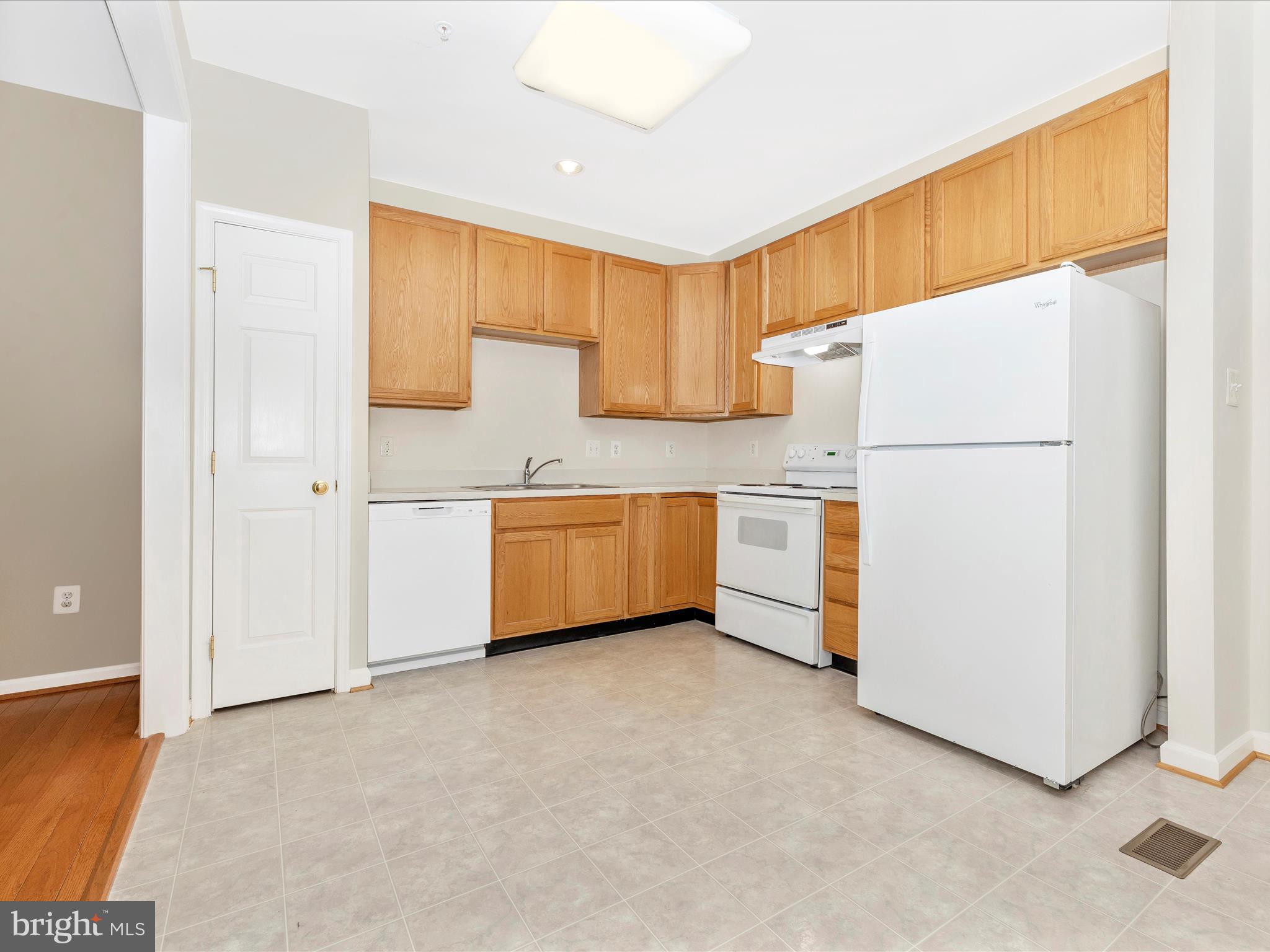 1828 Country Run Way Frederick, MD 21702 - Photo 14 of 58 Kitchen
