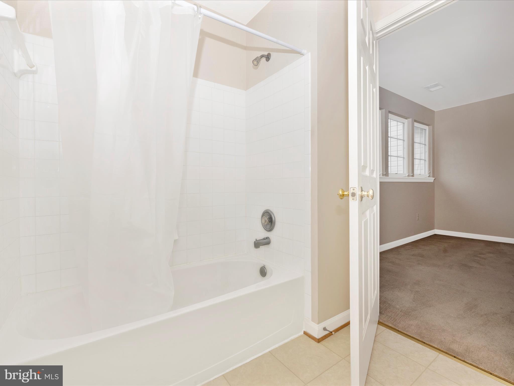 1828 Country Run Way Frederick, MD 21702 - Photo 27 of 58 Primary Bathroom