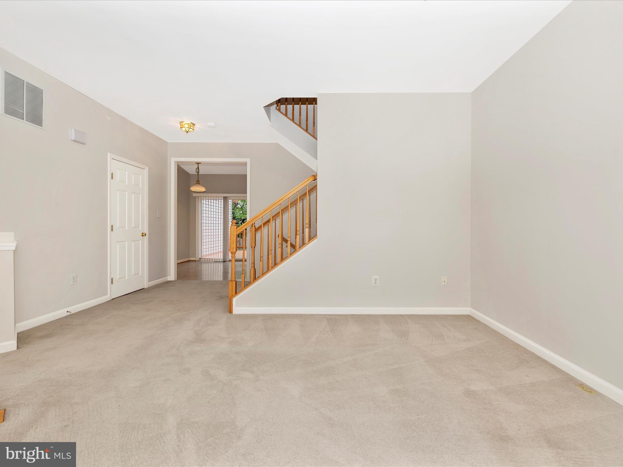 1828 Country Run Way Frederick, MD 21702 - Photo 6 of 58 Living Room