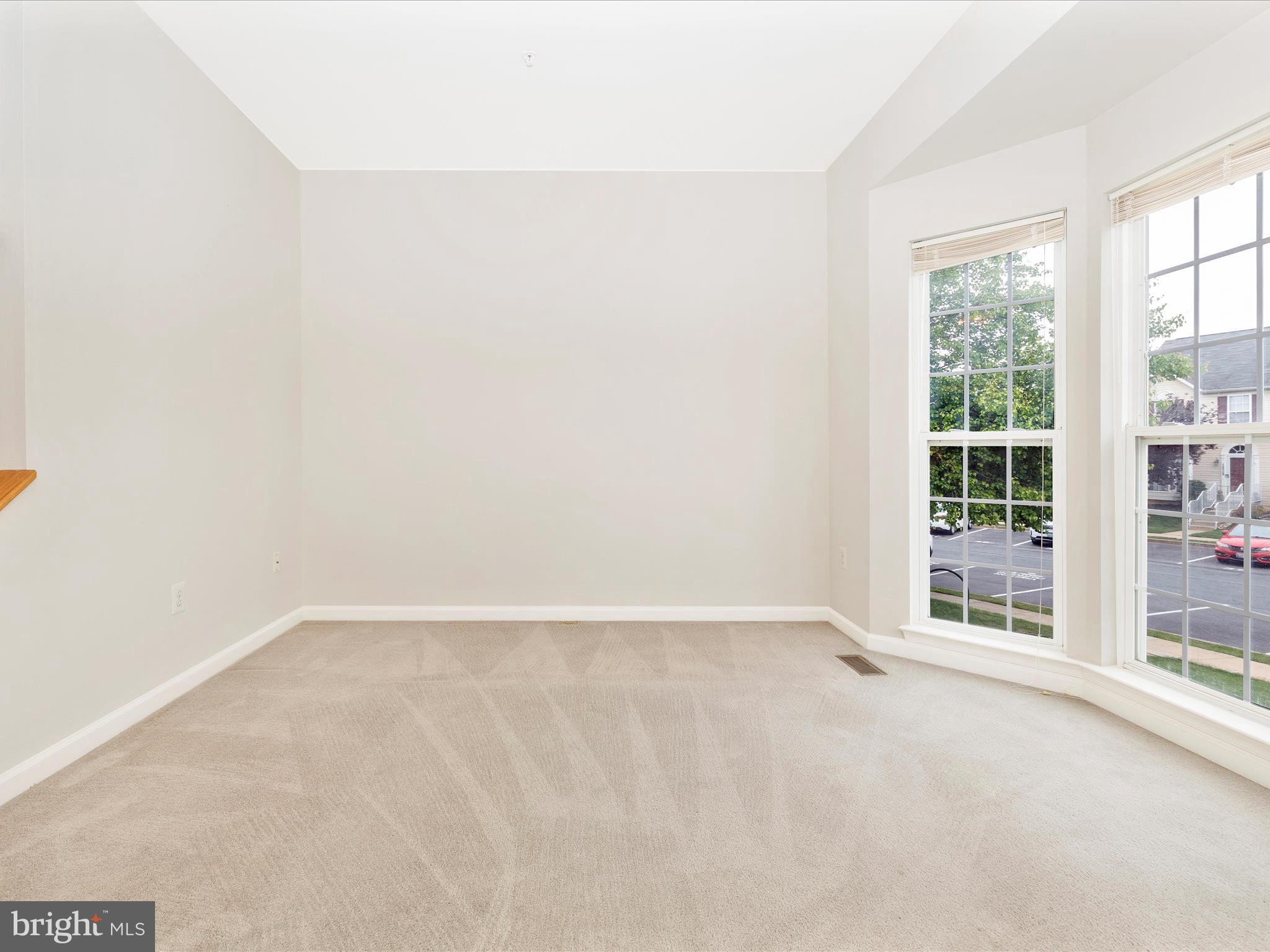 1828 Country Run Way Frederick, MD 21702 - Photo 7 of 58 Living Room