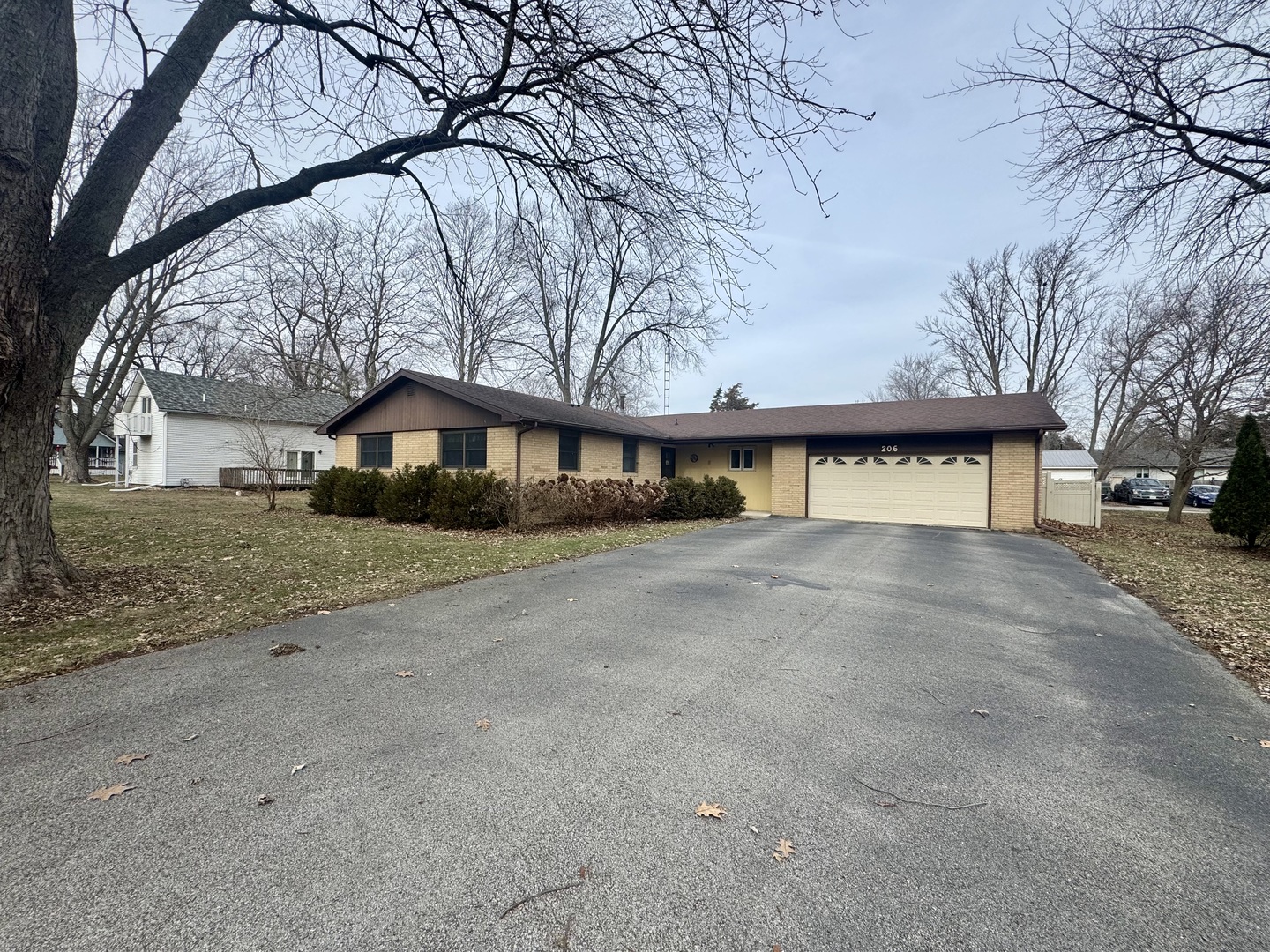 206 East Warren Street Le Roy, IL 61752 - Photo 2 of 18 a front view of a house with a yard and garage