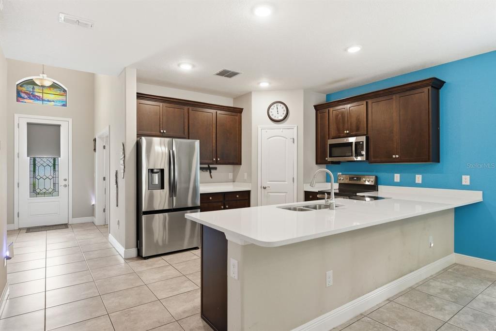 11632 Weaver Hollow Road New Port Richey, FL 34654 - Photo 7 of 33