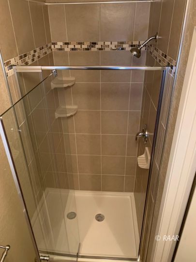 221 South Primrose Street Ridgecrest, CA 93555 - Photo 26 of 29 a bathroom with a tub