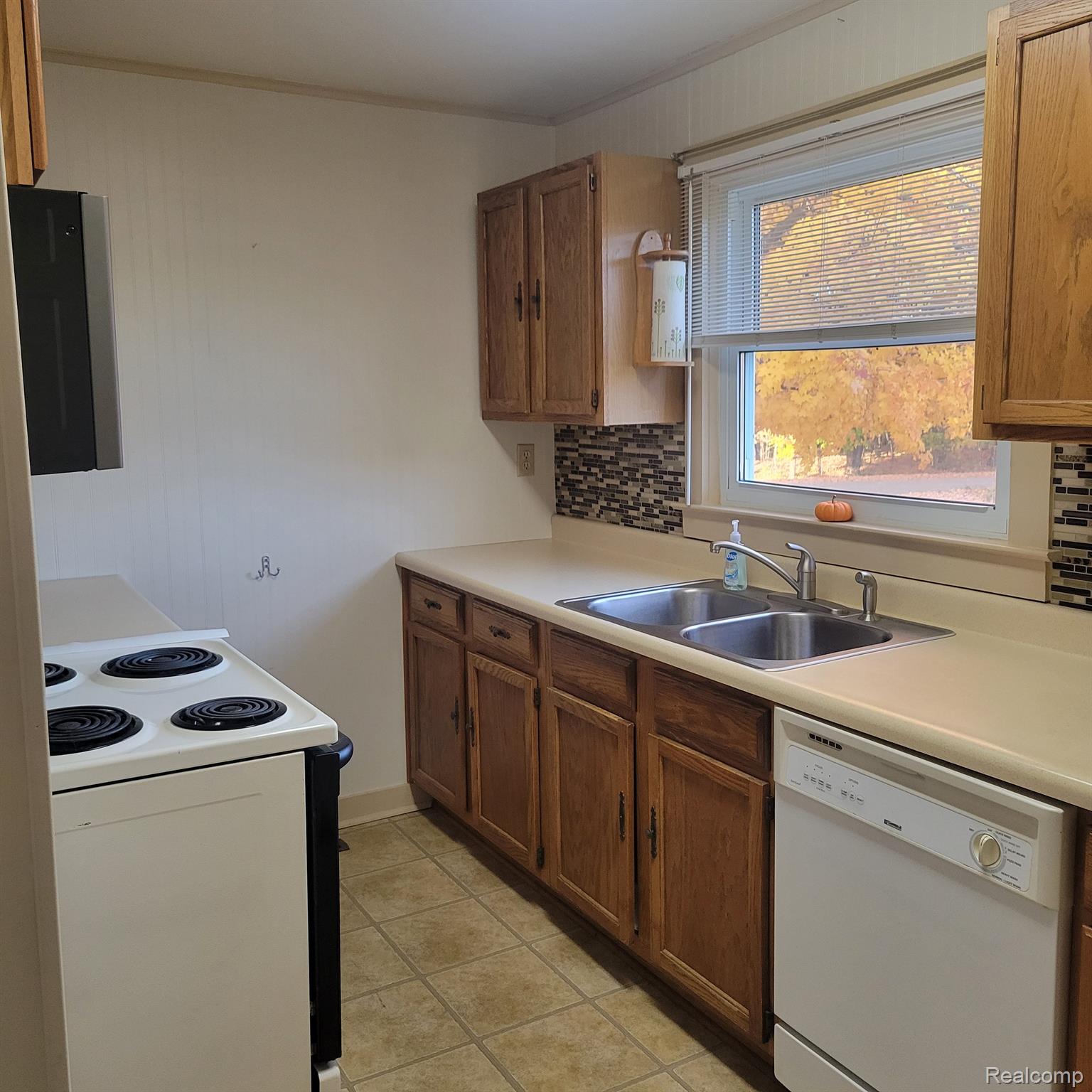 5782 Lyons Road Imlay City, MI 48444 - Photo 12 of 47 GALLEY KITCHEN COULD EASILY BE OPENED TO DNG ROOM