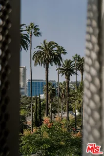 $3,450,000 | 702 North Doheny Drive, Unit 302, West Hollywood, CA 90069