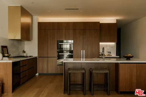 $3,450,000 | 702 North Doheny Drive, Unit 302, West Hollywood, CA 90069