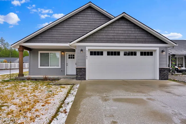 $462,500 | 31782 North 8th Avenue, Spirit Lake, ID 83869