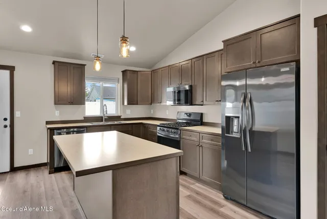 $462,500 | 31782 North 8th Avenue, Spirit Lake, ID 83869